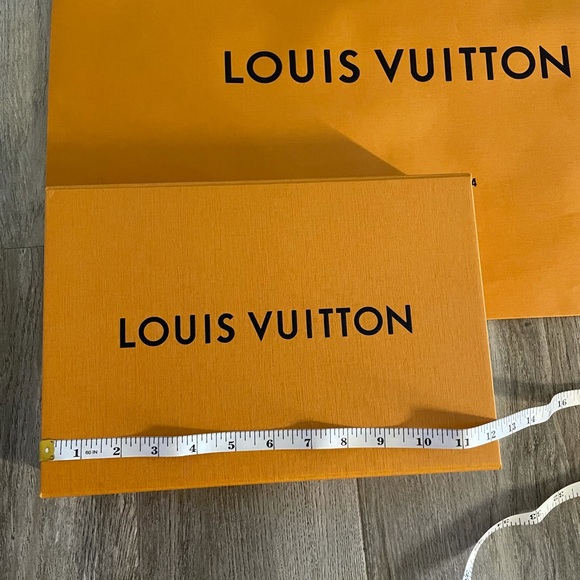 LV paper bag, box, envelope, wrapping paper. - Picture 4 of 6